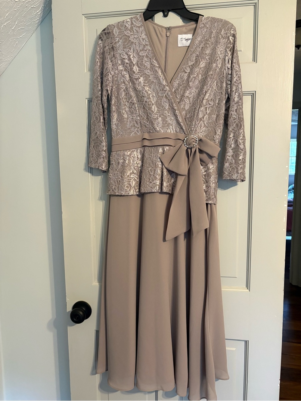 J. Taylor Size 4 Gray/Silver Elegant Dress